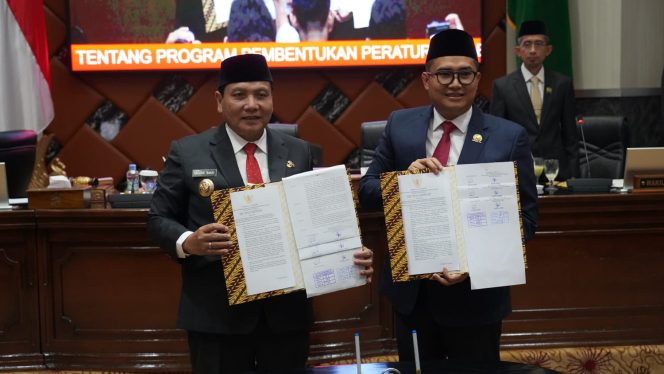 
					DPRD Bogor Tetapkan Dua Raperda dan Satu Perda Baru