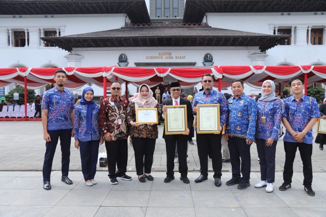 
					Pemkab Bogor Raih UHC Award pada Peringatan HKN ke-60 di Jawa Barat