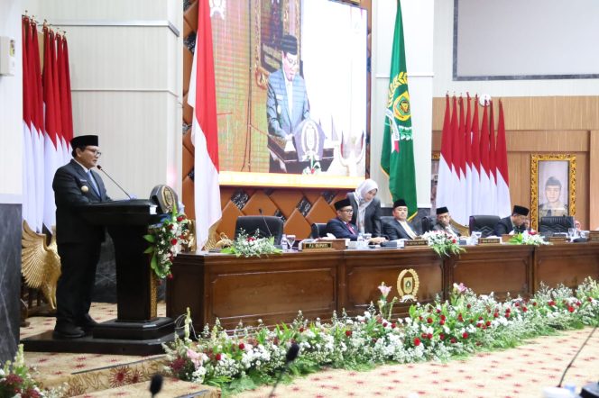 
					Rapat Paripurna DPRD Kabupaten Bogor Resmi Melantik Agus Salim sebagai Pengganti Antar Waktu Rudy Susmanto