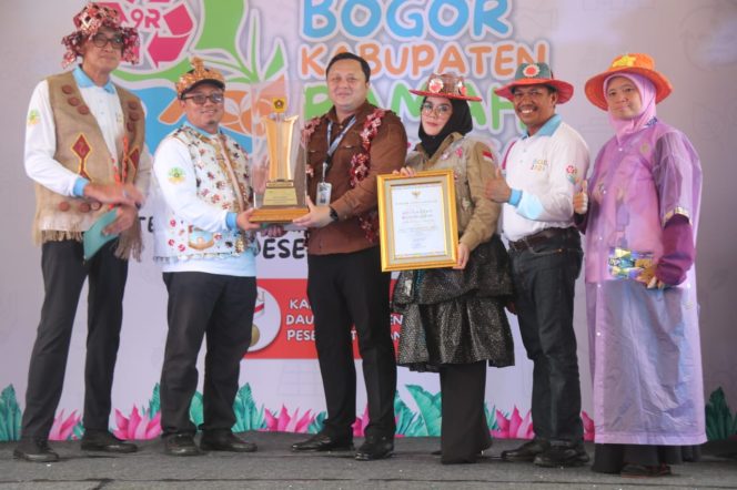 
					Bogor Pecahkan Rekor MURI dalam Pawai Busana Daur Ulang Terbesar