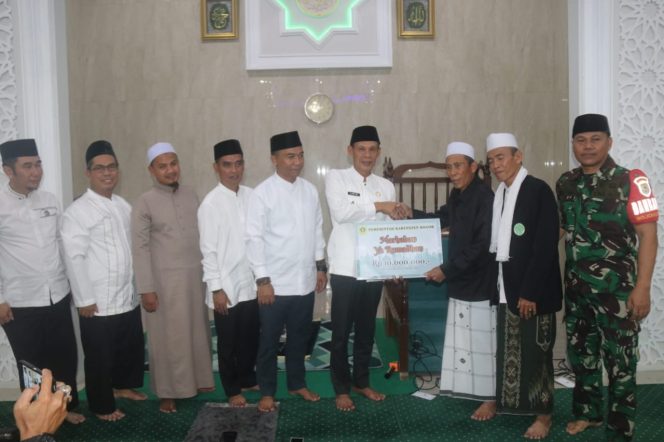 
					Wabup Bogor Jaro Ade Tarawih Keliling di Tajurhalang, Ingatkan Pentingnya Menjaga Lingkungan dan Generasi Muda