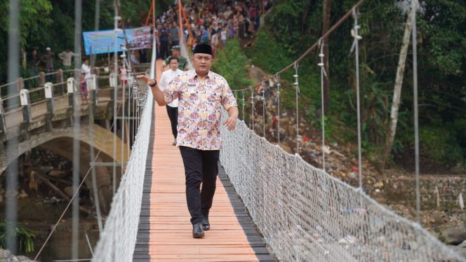 
					Bupati Bogor Meresmikan Jembatan Perintis di Megamendung, Warga Kini Dapat Menikmati Akses yang Kembali Terhubung