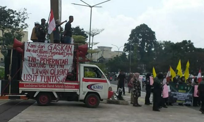 
					Aksi Unras Dukung UU TNI, GASKAN, HIPAKAD, AMD, KSBSI Sepakat Tak Ada Lagi Aksi Demo Tuntut UU TNI di Kota Depok