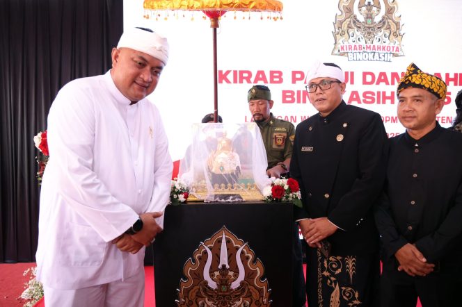 
					Setelah Ratusan Tahun, Bupati Bogor Akhirnya Mendatangkan Mahkota Binokasih dari Keraton Sumedang Larang