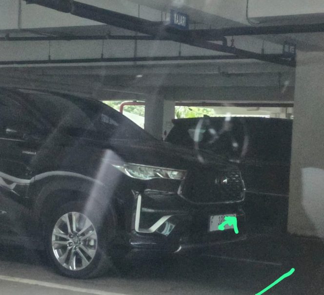 
					Gedung Kejaksaan Seharusnya Jadi Simbol Penegakan Hukum, Bukan Tempat Parkir Mobil Dinas Berpelat Putih