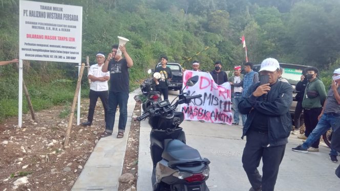 
					Ratusan Petani Demo PT. Halizano Di Desa Cipelang