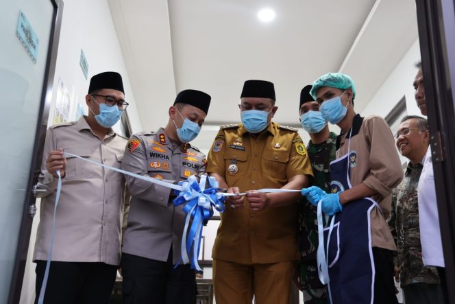 
					Bupati Bogor Rudy Susmanto Resmikan Dapur SPPG ke-9 di Cibungbulang, Program MBG Dorong Peningkatan SDM dan Ekonomi Masyarakat