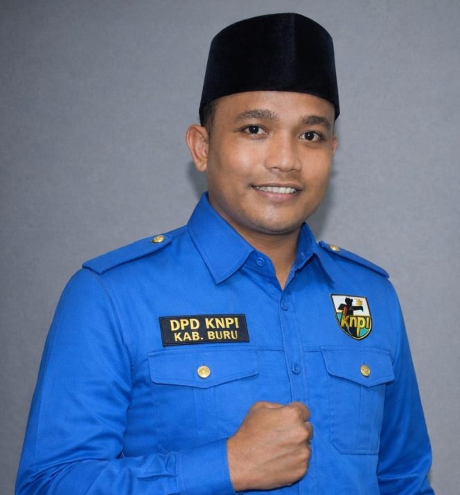 
					Diduga Sebarkan Isu Hoaks, Wakil Ketua KNPI BURU Sutrisno Buru MENEKAN Segera Pulihkan Nama Baik RM. AYAH ATAS