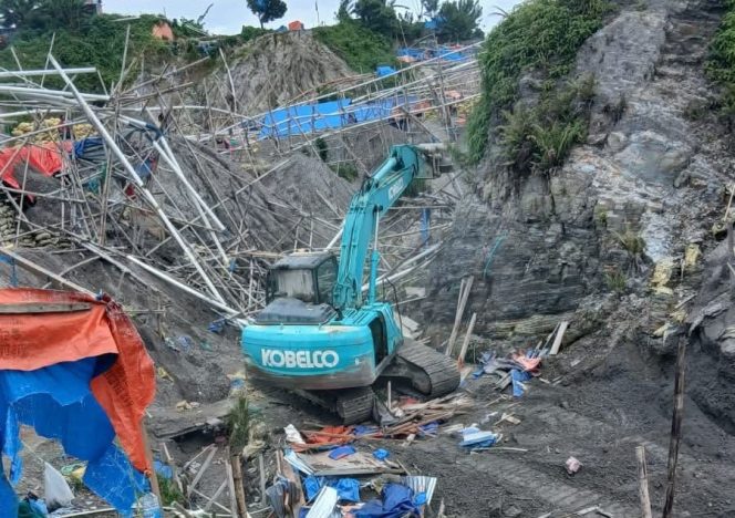 
					Emigran TKA Asal China Diduga Kuat Masih Berada di Lokasi Jalur B Kali Air Nurlatu Berjumlah 13 0rang