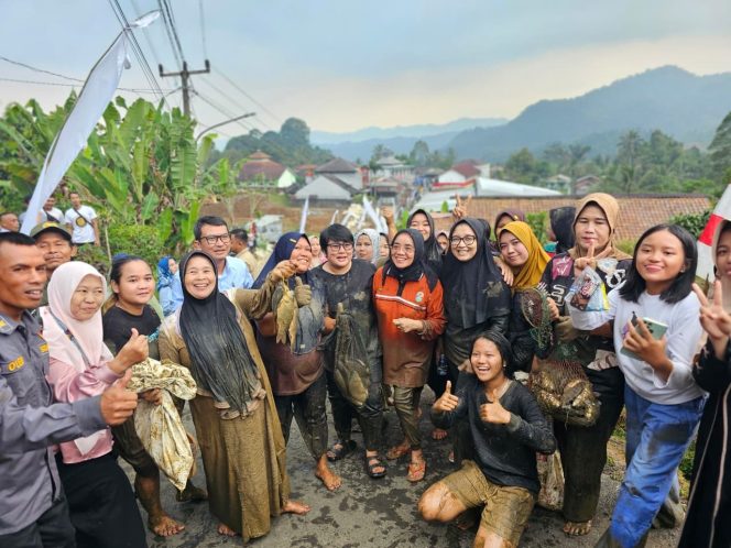 
					Pemerintah Kabupaten Bogor Pererat Kebersamaan Warga Melalui Ngubek Empang dalam Rangka HJB ke-544