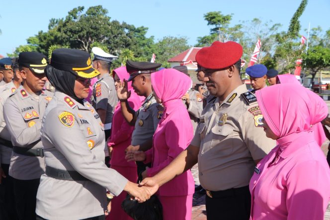 
					Upacara Kenaikan Pangkat Periode 1 Juli 2026, 61 Personel Polres Buru dan Satbrimobda Maluku menerima tanggungjawab yang lebih tinggi.