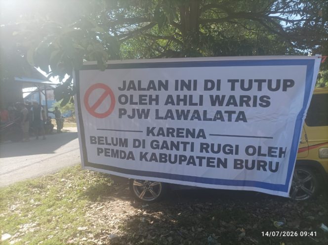 
					Aksi Pemalangan Jalan Kembali Terjadi di Namlea, DPRD dan Aparat Berhasil Buka Blokade