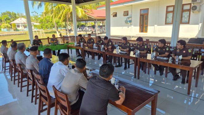 
					Perkuat Sinergitas Penegakan Hukum, Kejari Buru dan Polres Buru Gelar Silaturahmi Kelembagaan