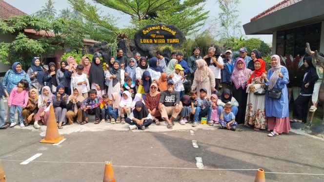
					Pererat Tali Silaturahmi, Keluarga Besar H. Sangkuh Waji dan H. Mujiono Gelar Arisan Keluarga di Wisma Lokawiratama