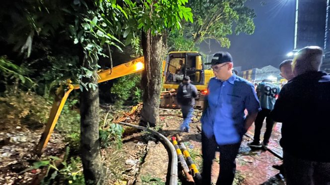 
					Atas Arahan Bupati Rudy Susmanto, Pemkab Bogor Kerahkan Alat Berat Angkut 60 Truk Sampah Penyumbat Kali Baru