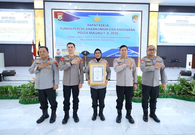 
					Polres Buru Raih Penghargaan Pelayanan Prima, Bukti Komitmen Hadirkan Pelayanan Publik Berkualitas