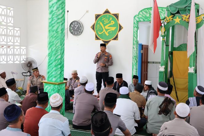 
					Kapolres Buru Gelar Jumat Keliling di Masjid An-Nur Jikumerasa, Ajak Masyarakat Jaga Kamtibmas dan Manfaatkan Layanan 110