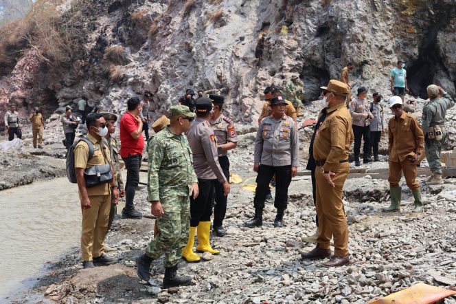 
					Kapolres Buru Bersama Forkopimda Tinjau Langsung Lokasi PETI Gunung Nona
